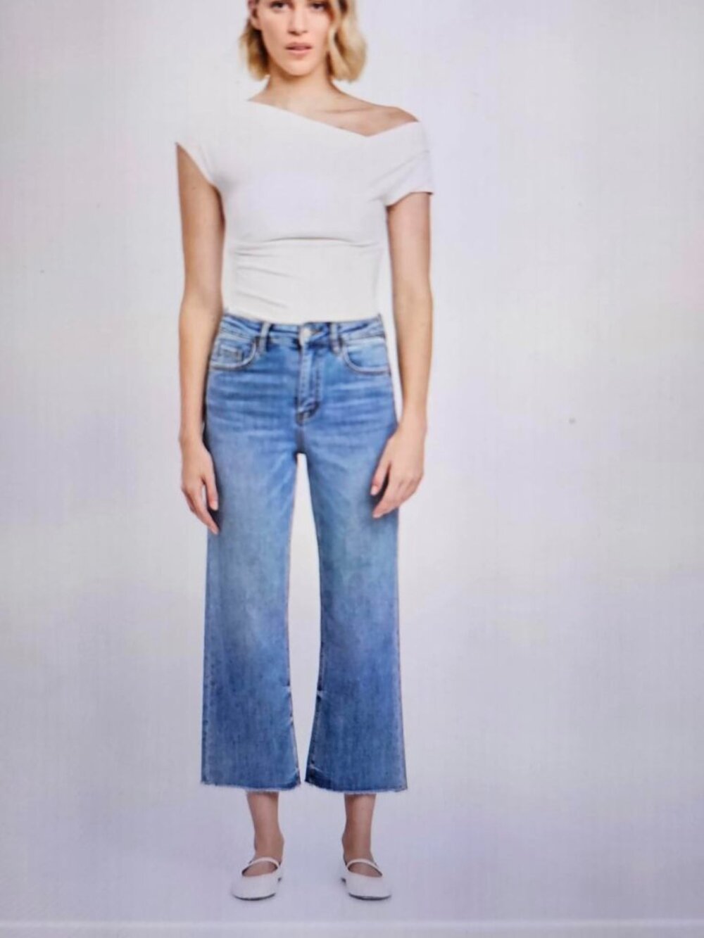 Vervet - Super High Rise Wide Leg Jeans - Size 31